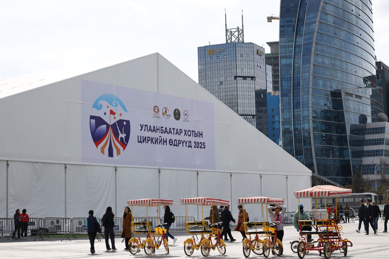 Төв талбай дээр Монголын 30 орчим рестораны тогооч нар ази, европ хоол хийнэ