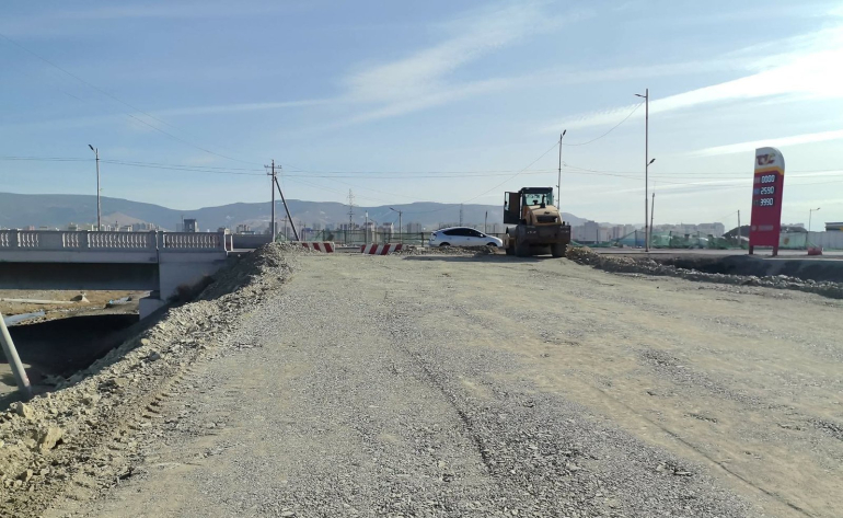 Хайлааст, Дарь-Эхийг холбосон замын гүүрнээс 14 дүгээр хорооны авто замтай холбогддог замын хөдөлгөөнийг хаажээ