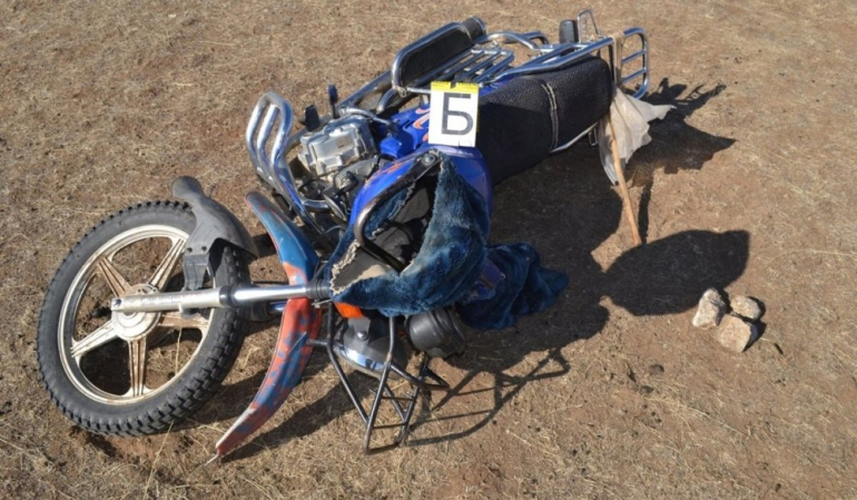 Сэрэмжлүүлэг: Насанд хүрээгүй хүүхэд мотоцикл унаж яваад осол гарган, бэртжээ