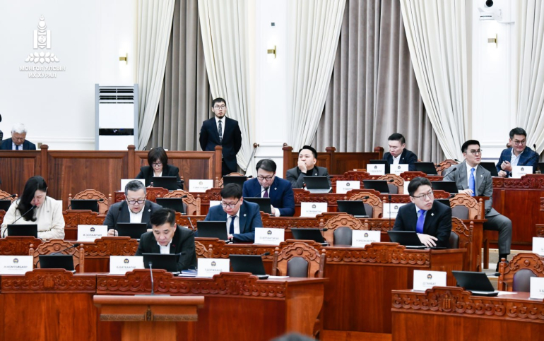 Байр суурь: УИХ-ын гишүүнийг эгүүлэн татах хуулийн талаар хэн, хэн юуг өгүүлэв